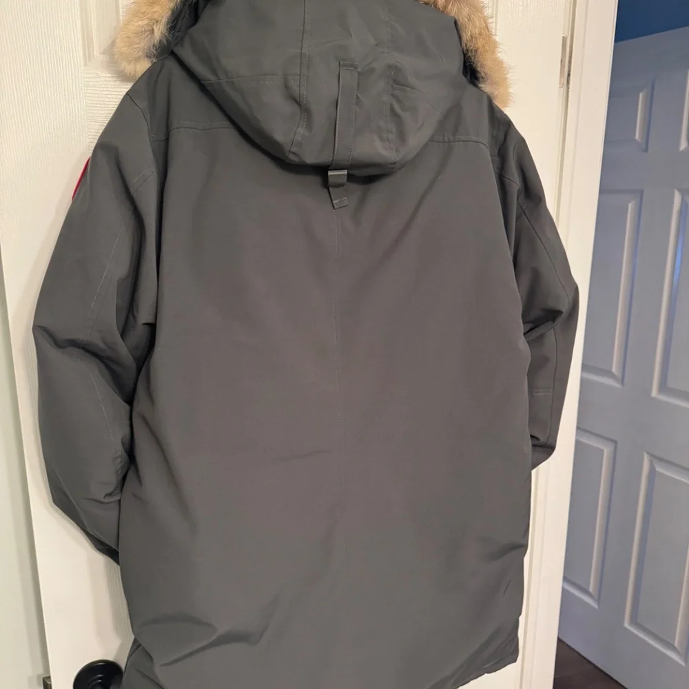 Men’s Canada Goose Chateau Jacket - Picture 2 of 9